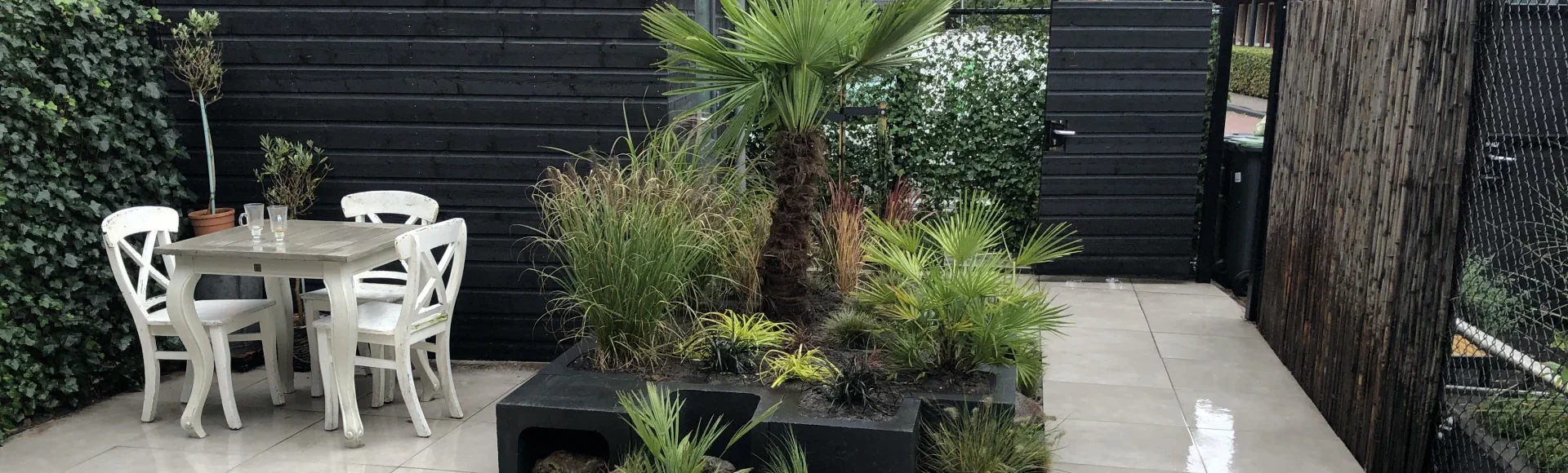 Aanleg voortuin met sierbestrating en haagbeplanting